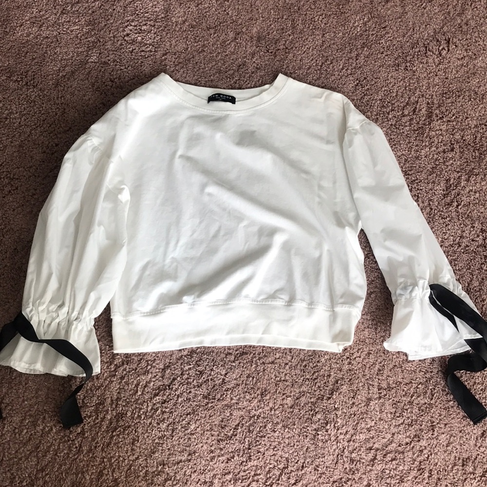 White puffy sleeve top